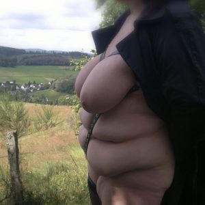 Ce soir, j’ai besoin d’un mec pour satisfaire mes envies Émilie - rencontre-Milf-Bourges