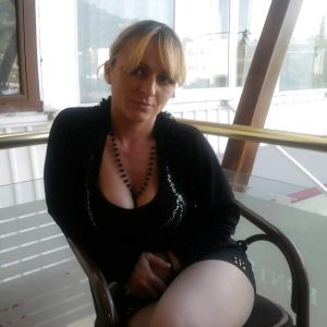 J’ai besoin de chaleur Capucine - rencontre-Milf-Arles