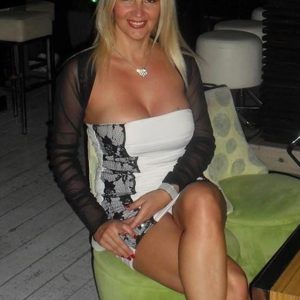 Prêt pour un moment épicé ? Elena - rencontre-Milf-Salon-de-Provence